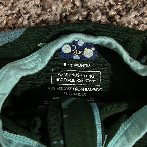 Santa Dino Print Fitted Footie
KICKEE PANTS - Picture 6 of 6